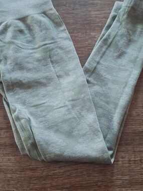 Gymshark light green leggings size XS camo